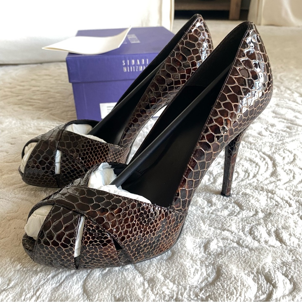Stuart Weitzman Dresser Pump - Picture 5 of 8